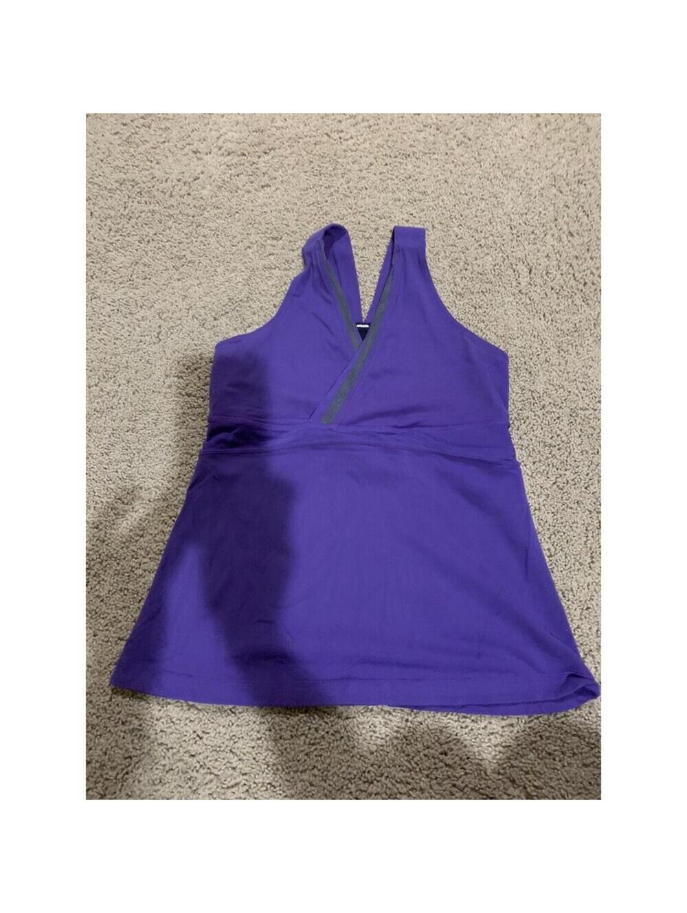 Women's Lululemon purple racer back tank top with built in  bra size 8 see